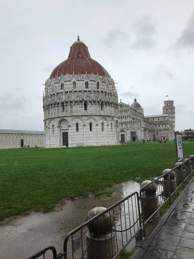 Place Piazza dei Miracoli