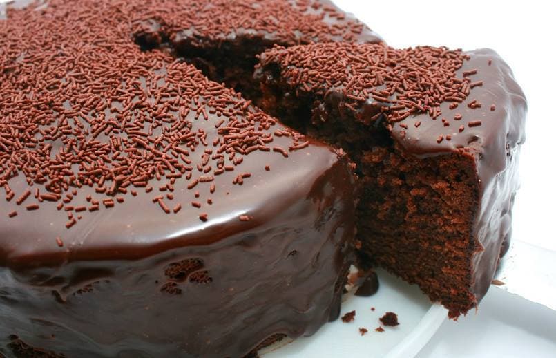 Moda Receta de Torta húmeda de chocolate decorada | Receta en 2020 ...