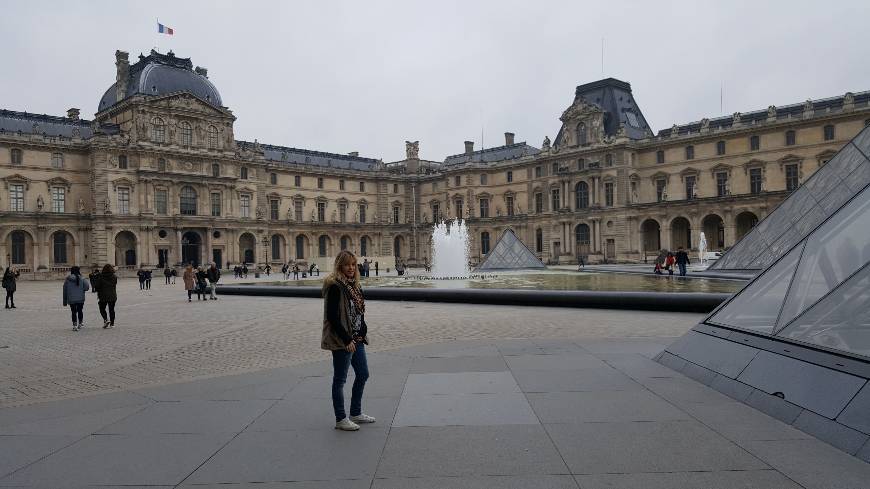 Lugar Louvre Museum