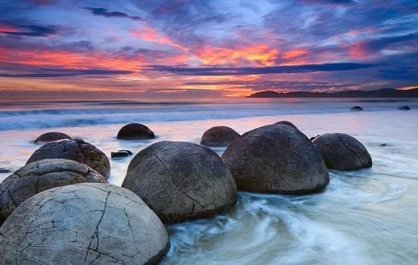 Place Moeraki Boulders Beach