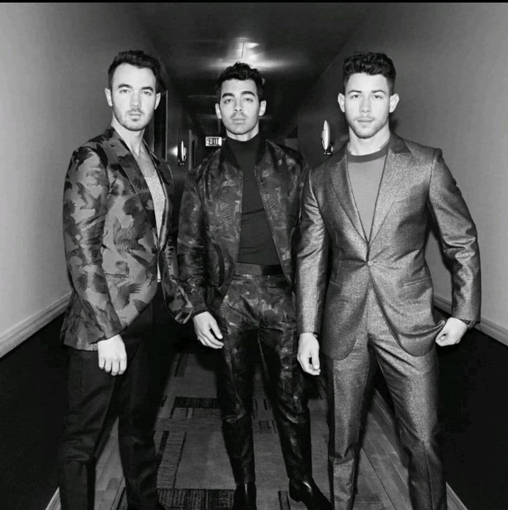 Fashion Jonas Brothers all the songs in This link of the Spotify. 