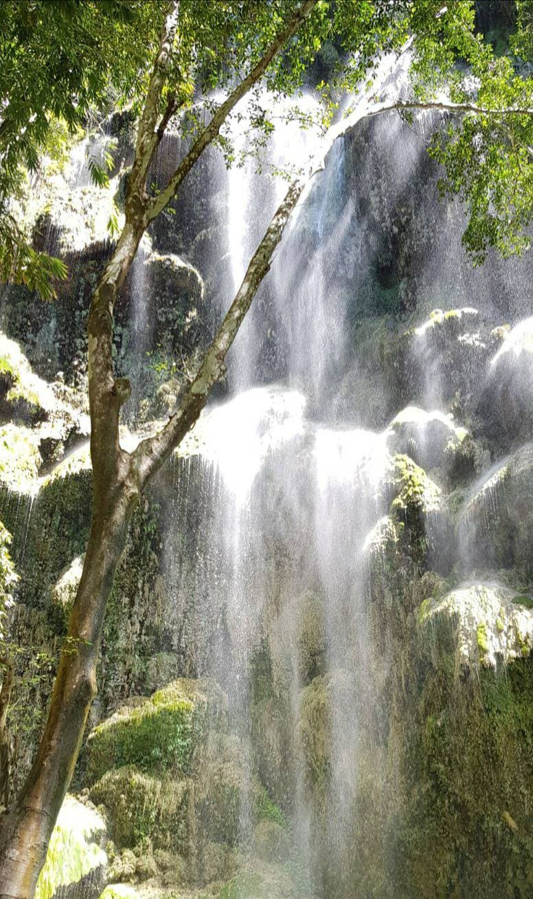 Lugar Tumalog Falls