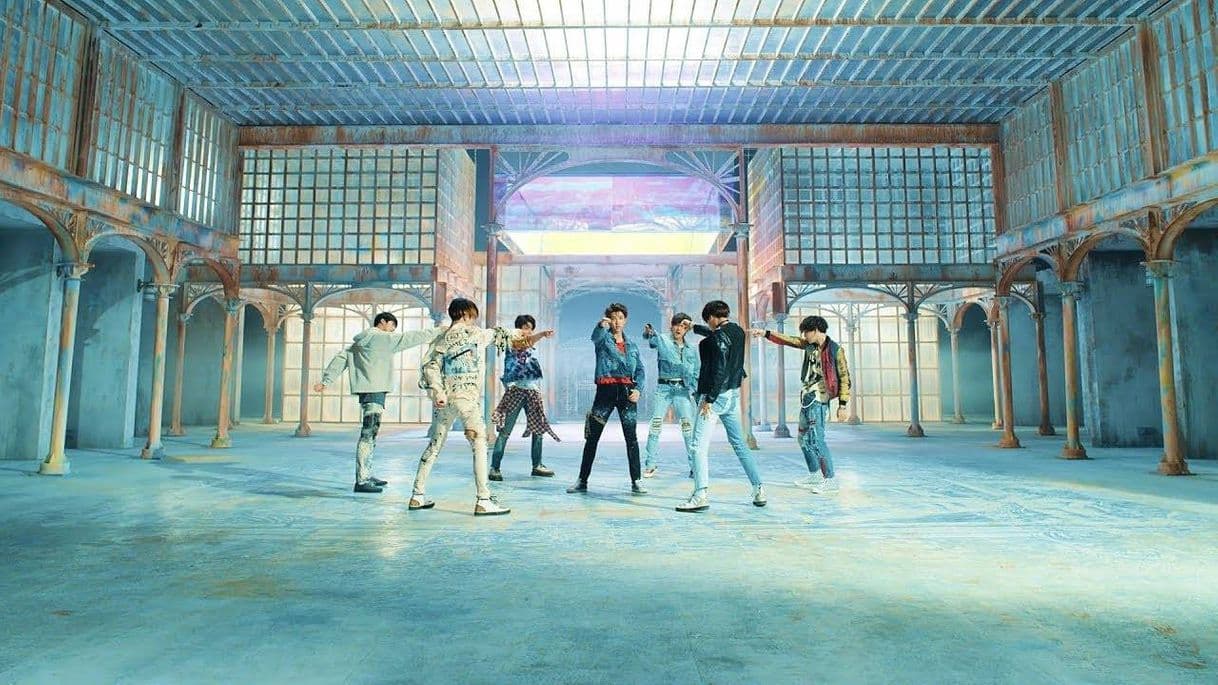 Music BTS - FAKE LOVE