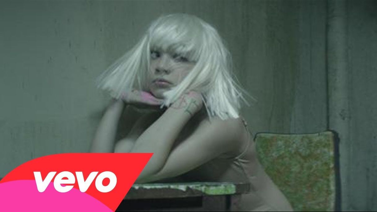 Fashion Sia - Chandelier ( Official Music Vídeo ) 