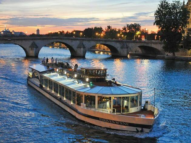 Moda Paris Seine river cruise | lunch & dinner cruise | Bateaux Mouches ...