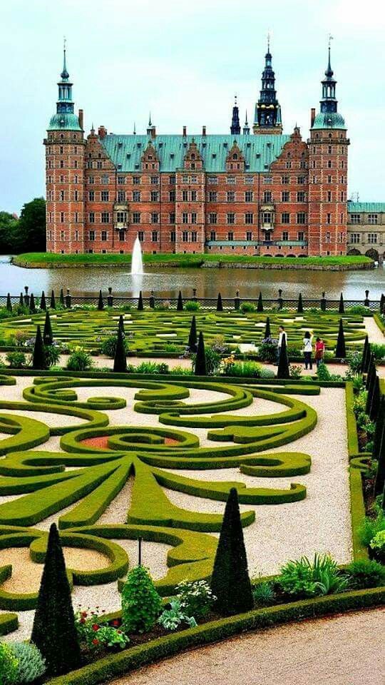 Place Frederiksborg Castle