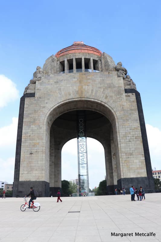 Lugar Monumento a la Revolución