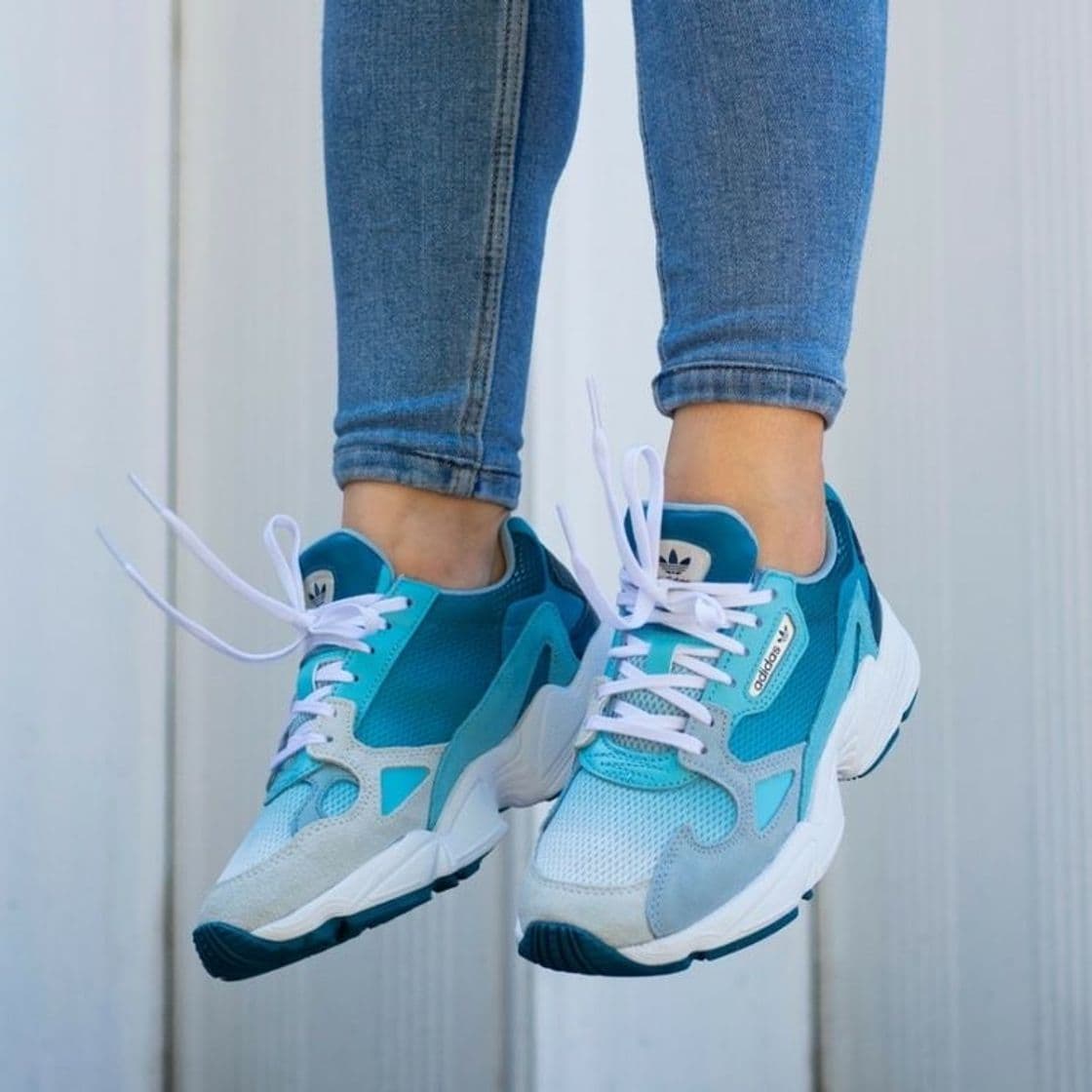 Moda Adidas falcon 