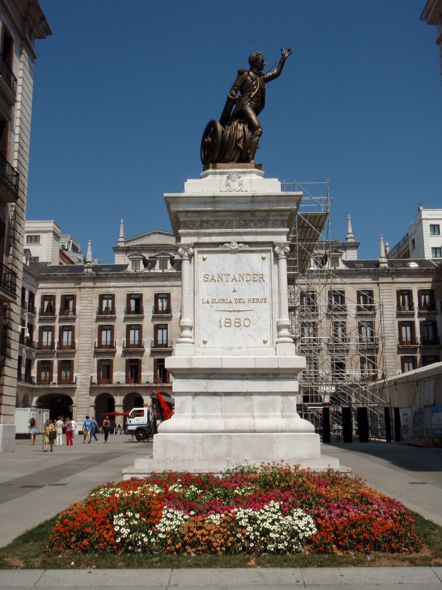 Place Plaza Porticada (Plaza Pedro Velarde)