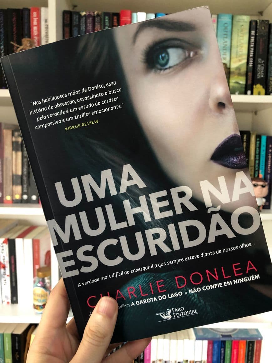 Book Uma mulher na escuridão 