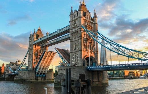 Place Tower Bridge