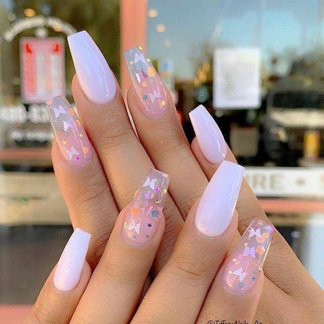 Fashion Achei mto boneca essas unhas😍👑