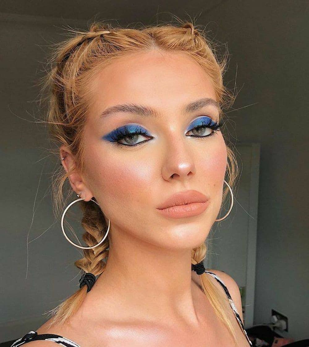 Fashion Blue makeup