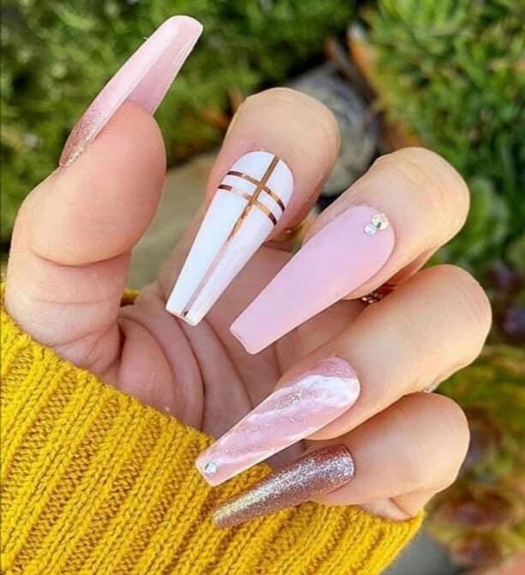 Moda Nails