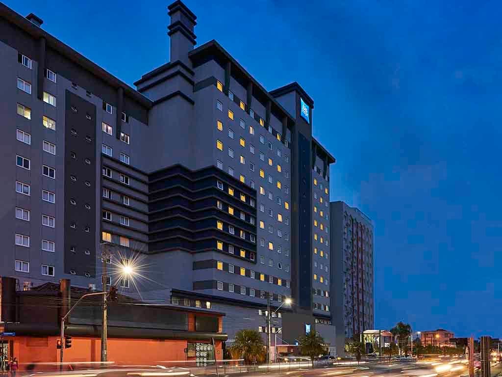 Lugar Hotel Ibis Curitiba Batel