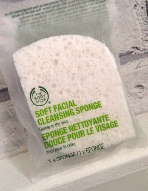 Product Esponja de limpieza facial de The Body Shop