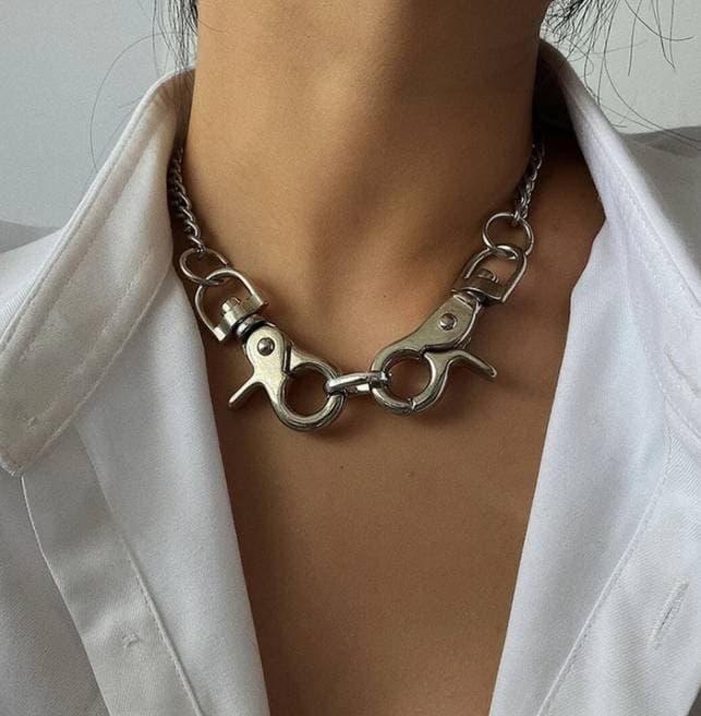 Moda Chocker con esposas🖤