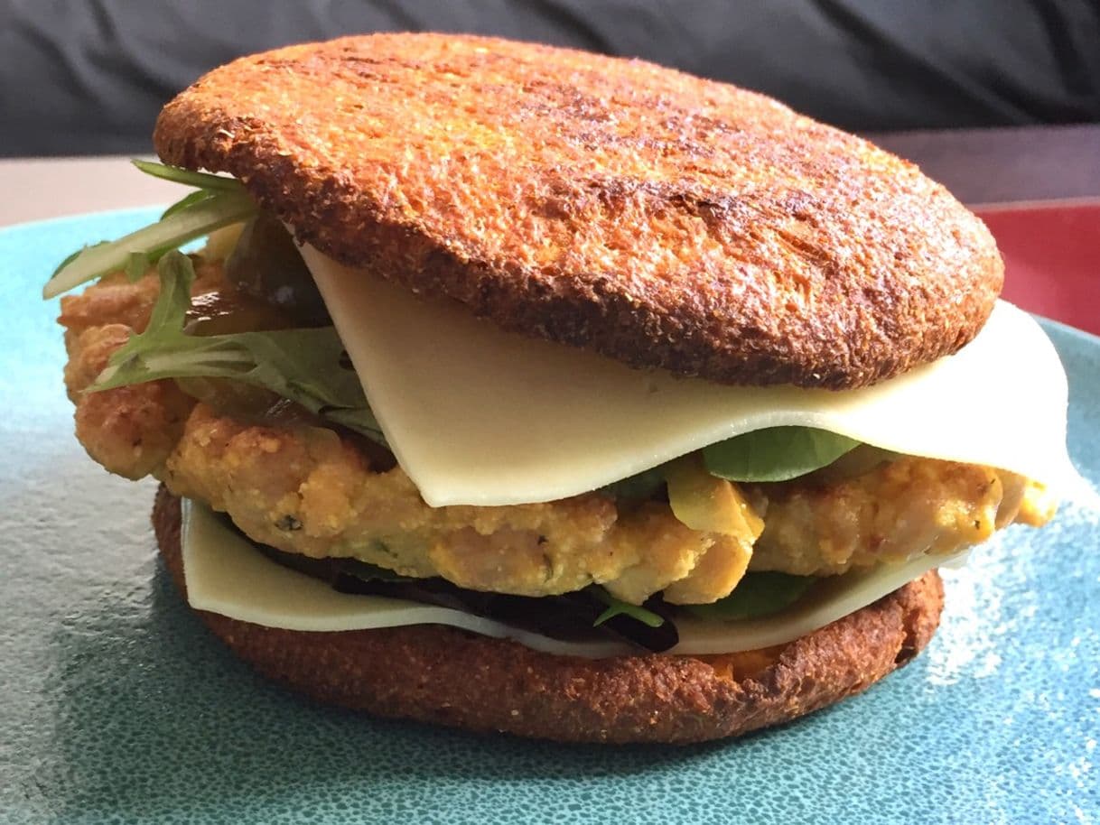 Restaurants HAMBURGUESA VEGETARIANA CON PAN DE ZANAHORIA .
