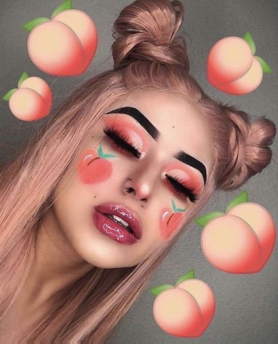 Moda Peach makeup 