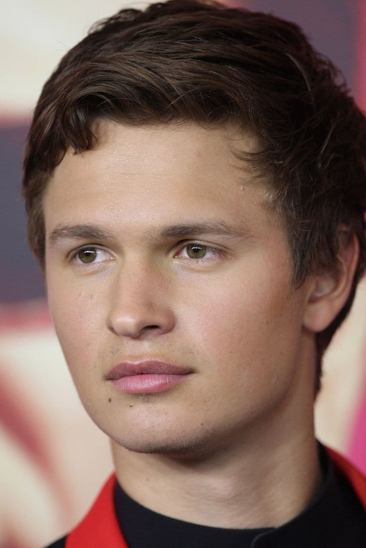 Moda Ansel Elgort