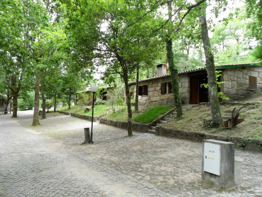 Lugar Parque Cerdeira - Camping - Bungalow - Atividades no Gerês