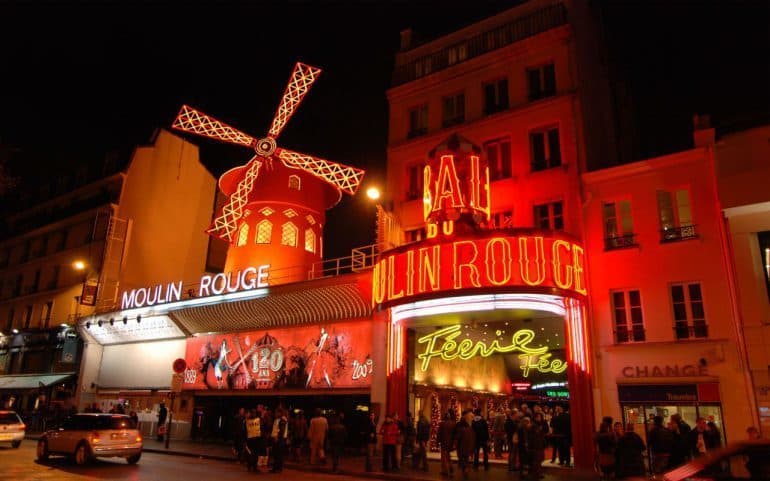 Place Moulin Rouge