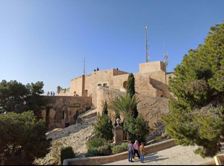 Lugar Castillo de Santa Bárbara