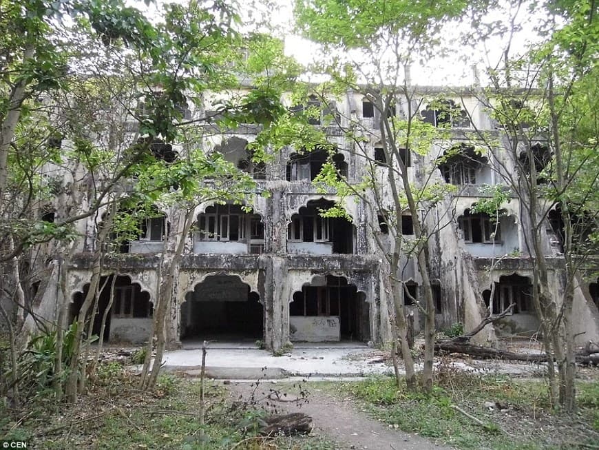 Place Maharishi Mahesh Yogi's Ashram