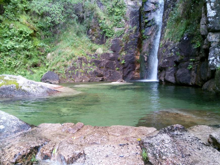 Lugar Cascata de Pincães