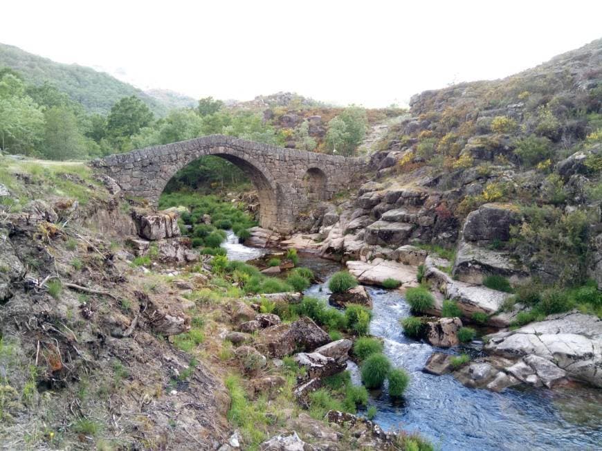 Lugar Puente de Cavada Velha