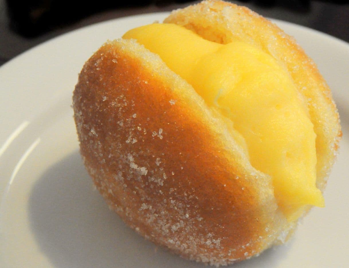 Fashion Bolas de Berlim com compota de cerejas | Receitas | Pingo Doce