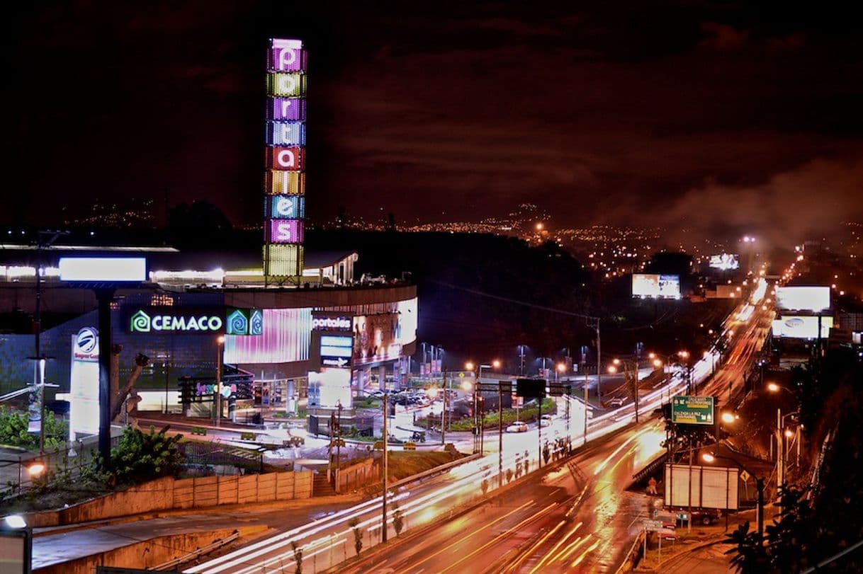 Lugar Centro Comercial Portales Guatemala