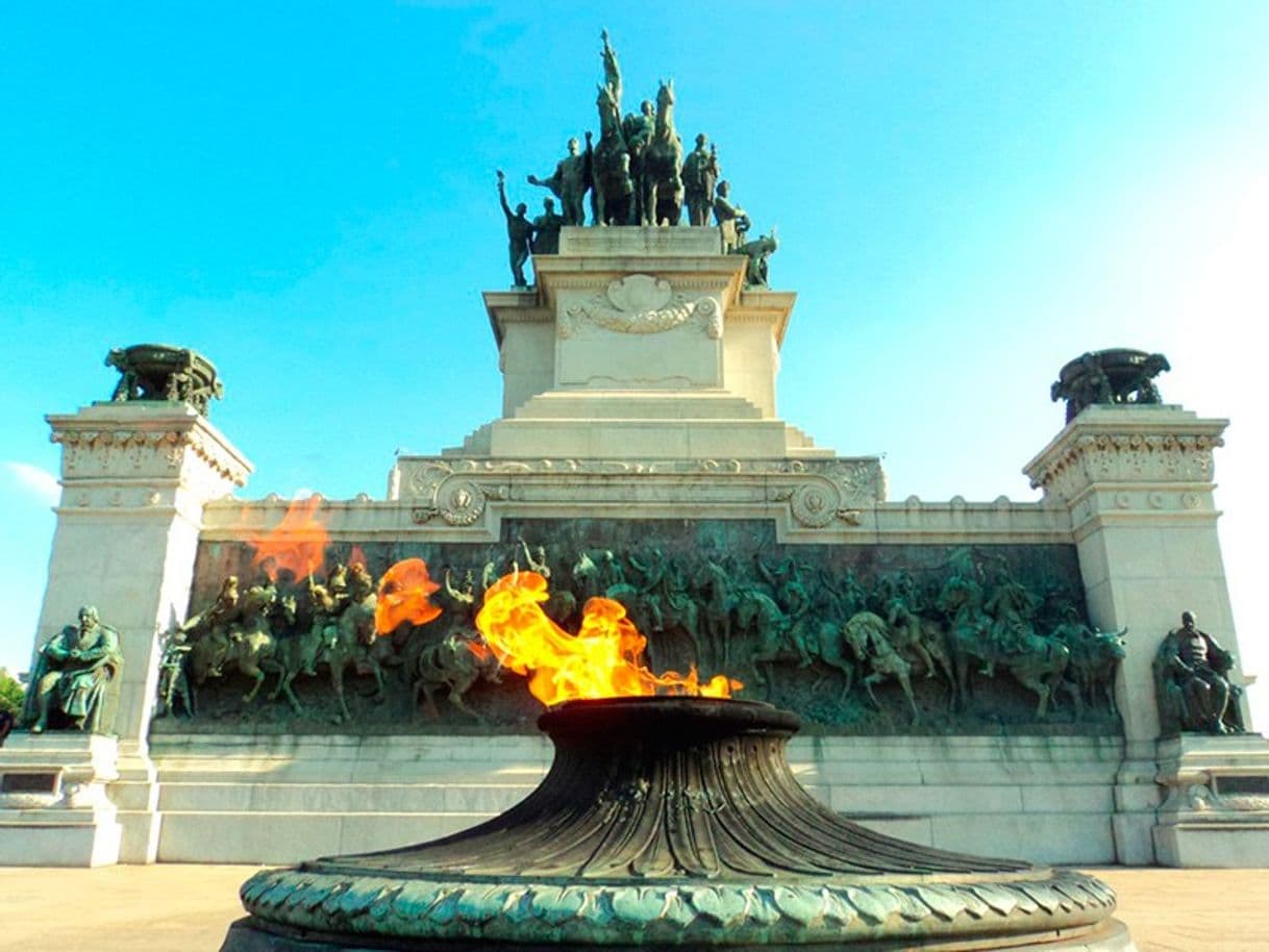 Place Monumento à Independência