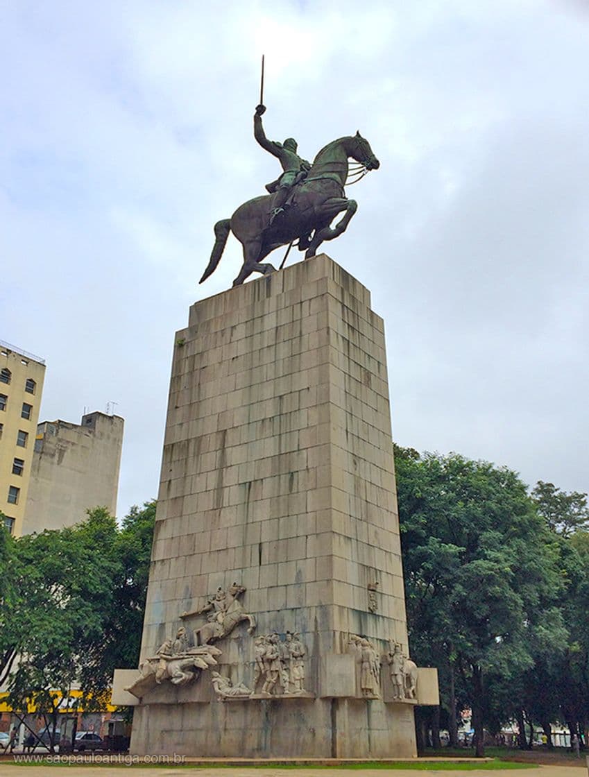 Place Monumento a Duque de Caxias