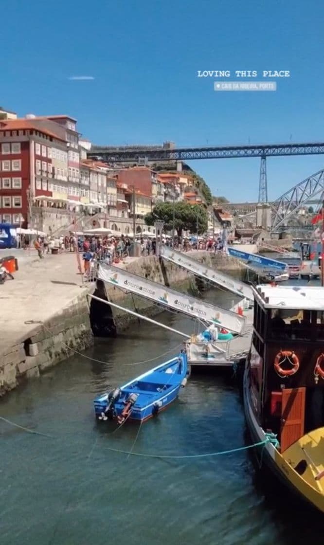 Place Cais da Ribeira