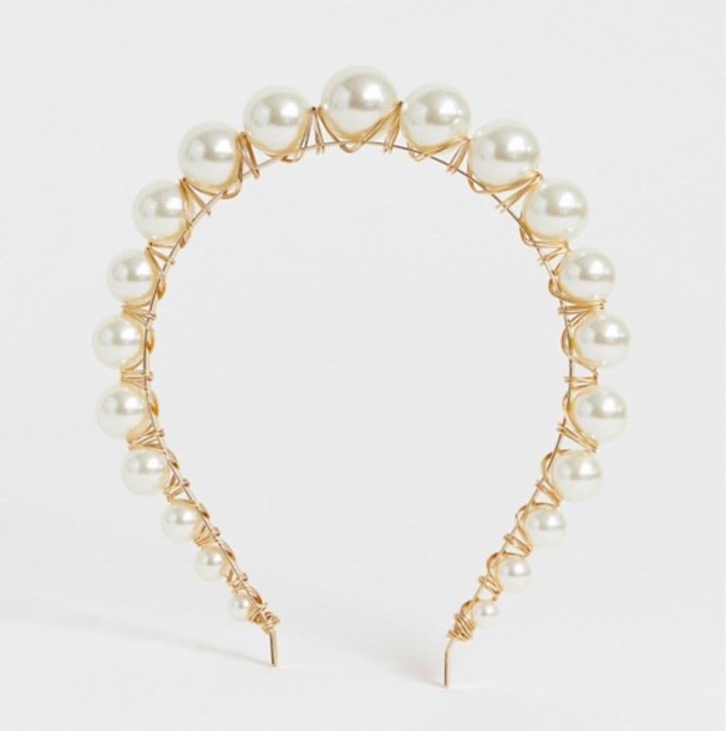 Fashion headband with graduating pearls in gold tone