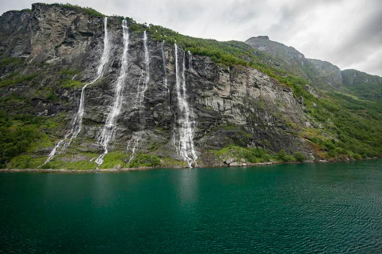 Fashion Cachoeira das Sete Irmãs, Noruega