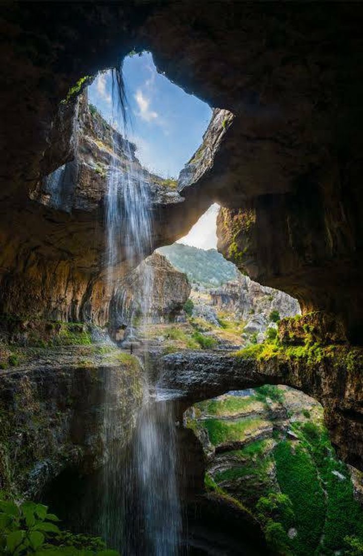 Lugar Baatara Gorge Waterfall, ou Gruta das Três Pontes.