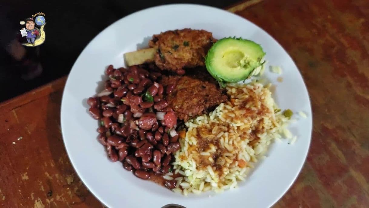 Moda Comprando en un comedor de platos típicos salvadoreños Jason ...