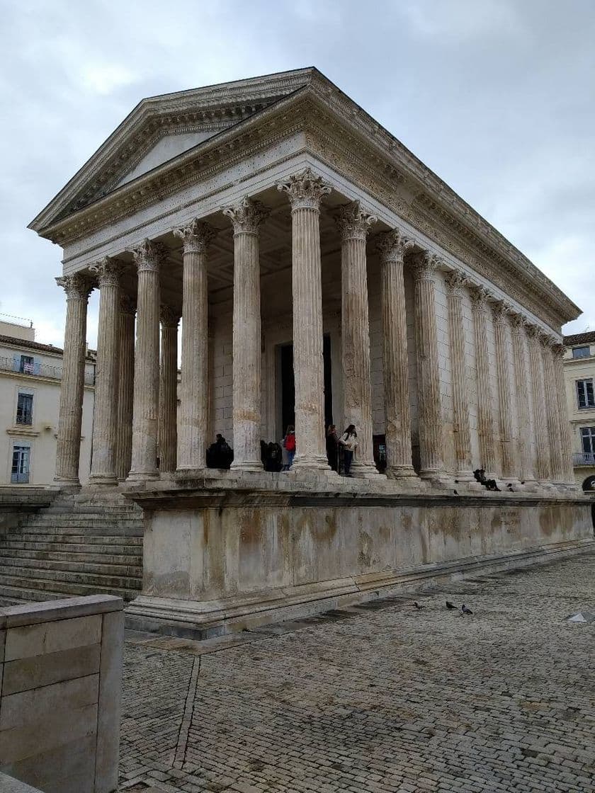 Place Maison Carrée