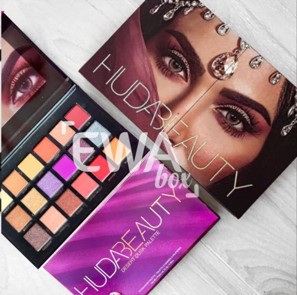 Moda Paletas de sombras huda beauty wow😚🙆‍♀️