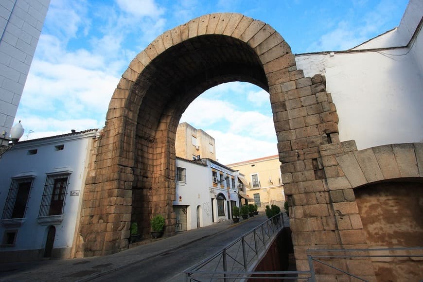 Place Arco de Trajano