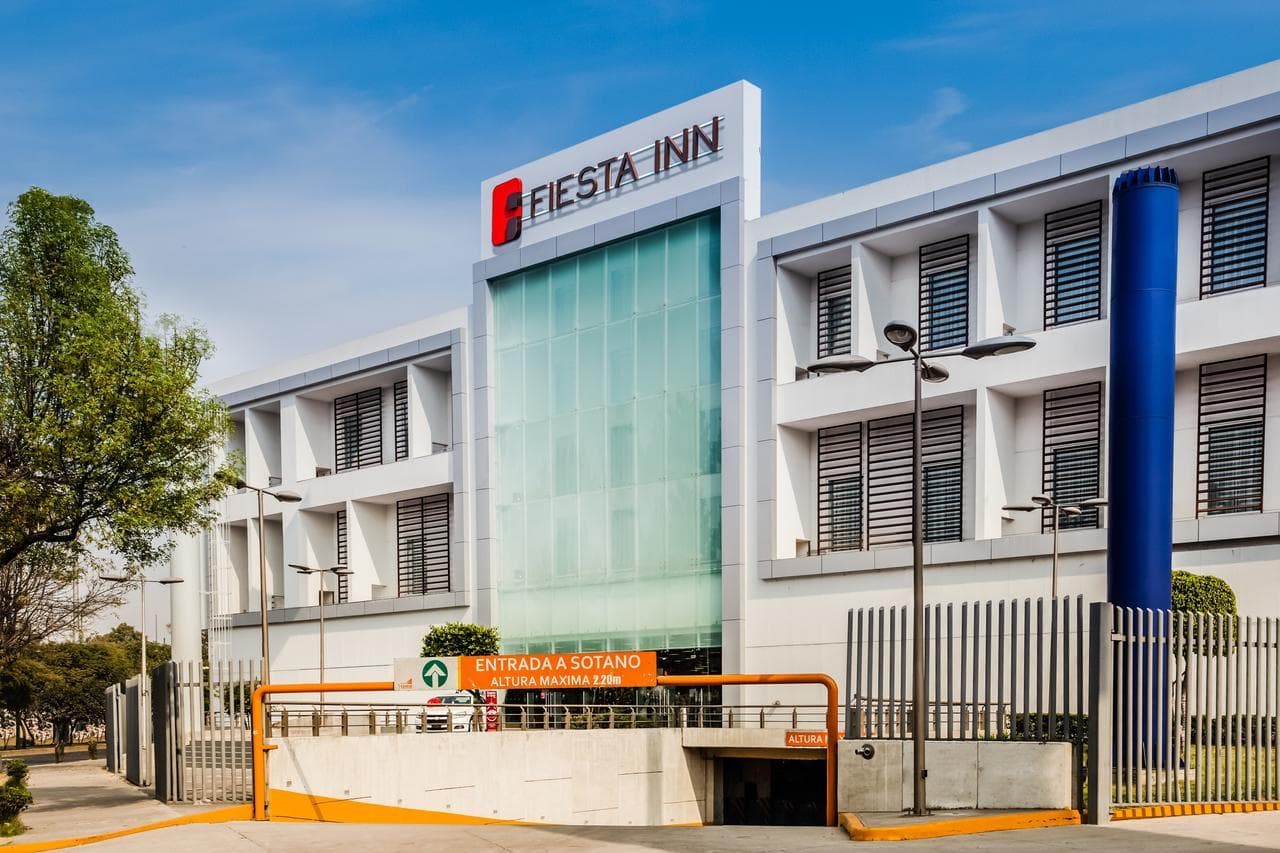 Lugar Hotel Fiesta Inn Plaza Central