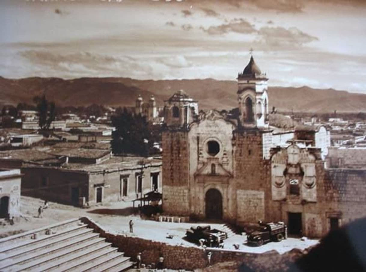 Place Plaza de la Danza