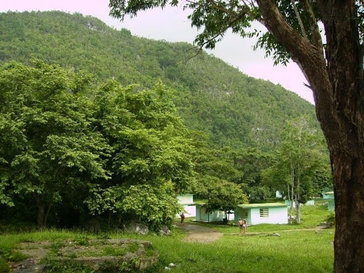 Lugar Campismo El Salto de los Portales