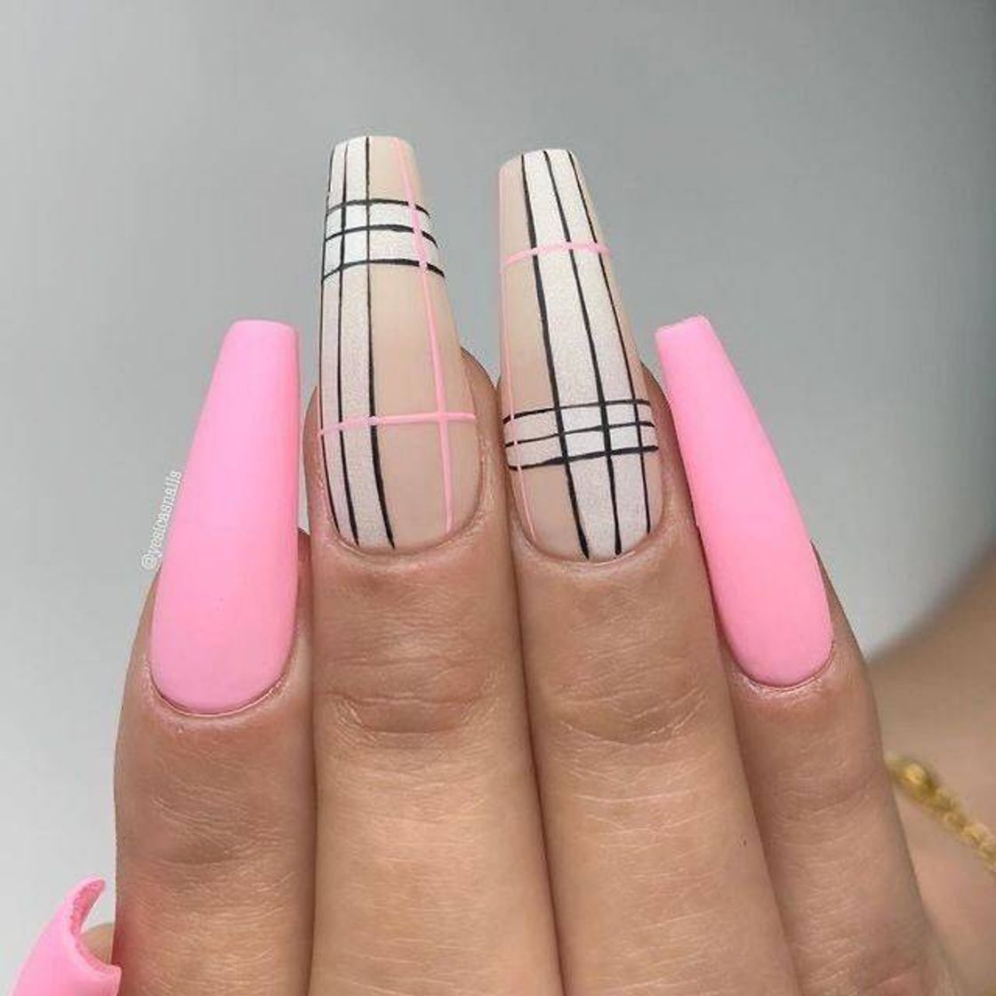 Moda Nails