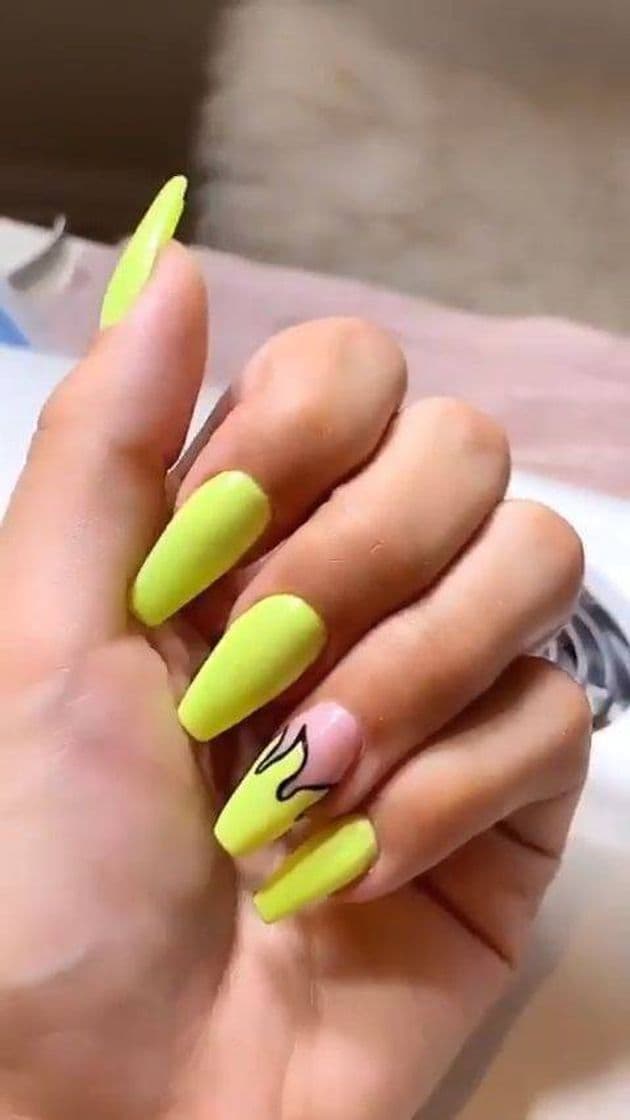 Moda Nails