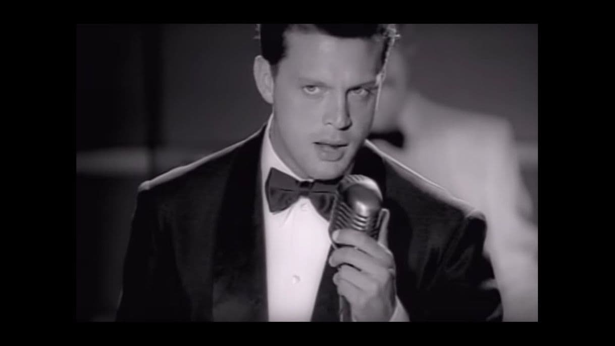 Moda Luis Miguel - "Por Debajo de la Mesa" (Video Oficial) - YouTube