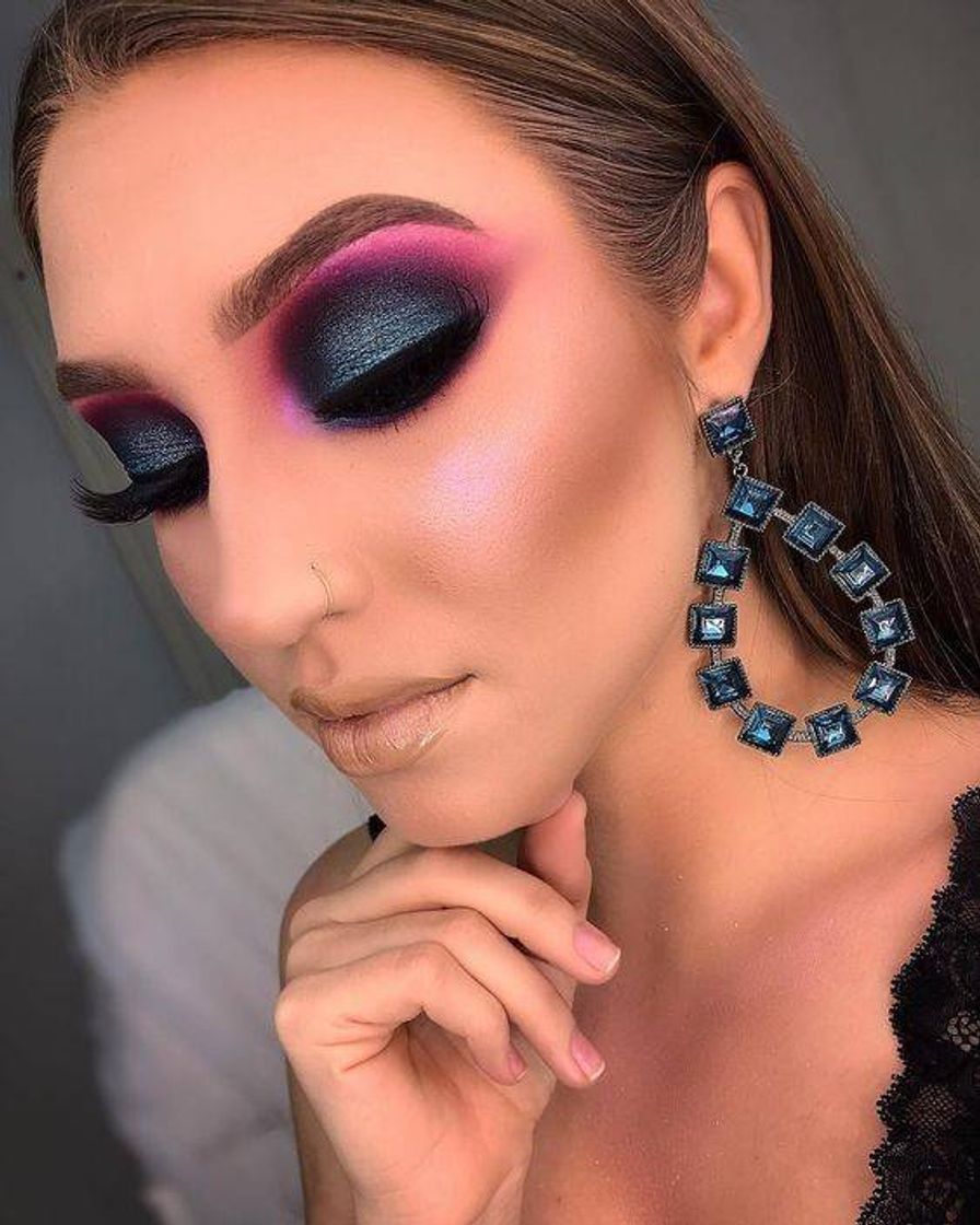 Fashion #makeup #blue #pink