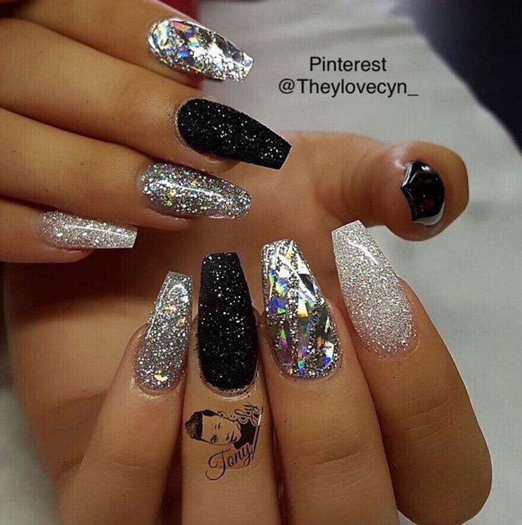 Moda black nail 🖤




